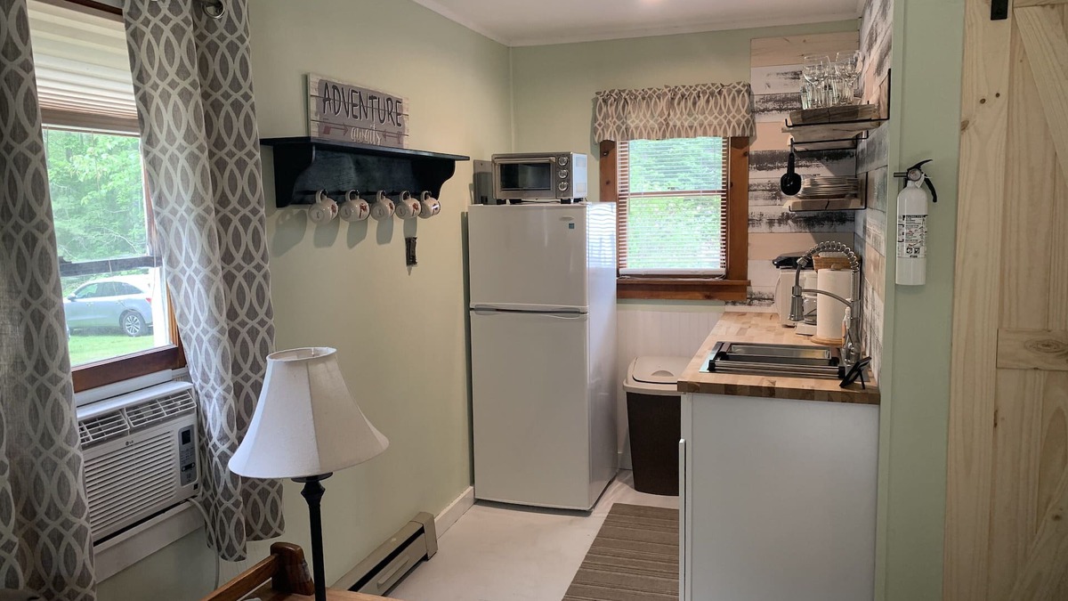 Lake George Cottage | Sunny Cottage at Cozy Nook
