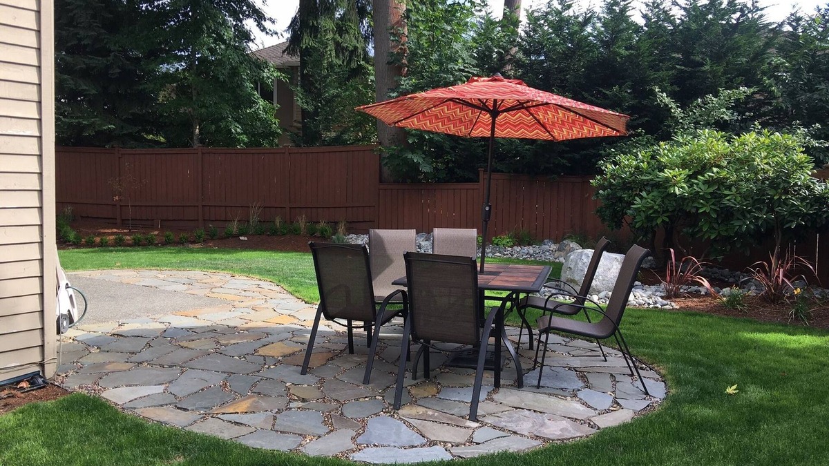 Klahanie House | Sunny culdesac home: pet friendly fenced ac garage fireplace