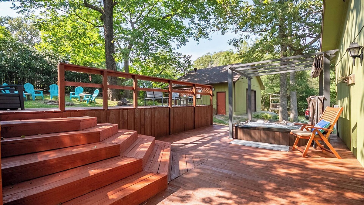 Beaver Shores Cabin | Sunny Days Getaway, Hot Tub/Fire Pit near Beaver Lake
