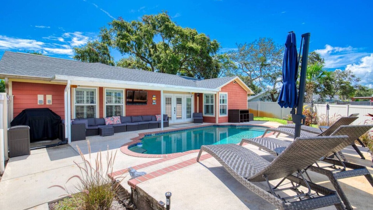 Allandale House | Sunny Days & Poolside Plays