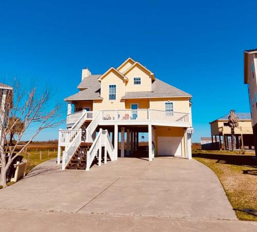 Port Bolivar House | Sunny Delight - Sleeps 10 - Generous Space!