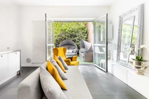 Foppette Apartment | Sunny Design Loft in Milan
