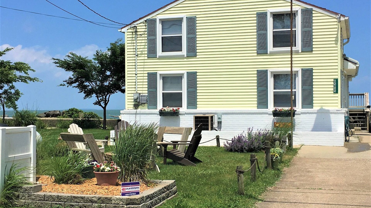 Oak Harbor Cottage | Sunny Disposition-Quaint Cottage on Lake Erie Near Port Clinton, Lakefront