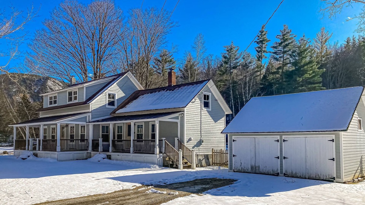 Wallingford House | Sunny, dog-friendly home with a fenced yard, washer/dryer