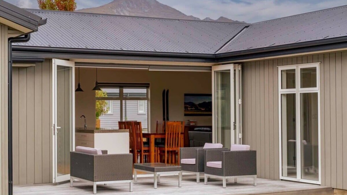 Wanaka House | Sunny Dreams Summary: