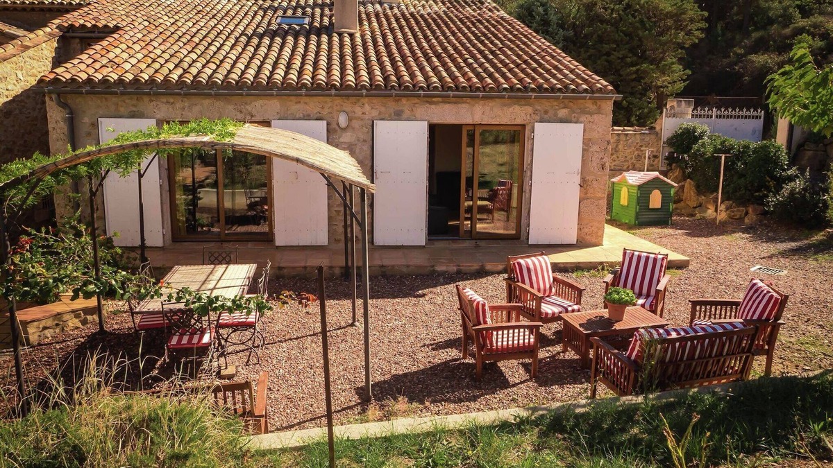 Fraisse-des-Corbieres Villa | Sunny Escape to Serenity