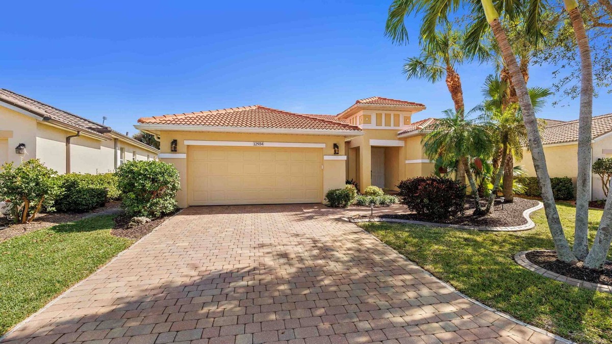 Timber Ridge House | Sunny FL home! Beautiful pool setting! Close to Beaches! Peaceful neighborhood!