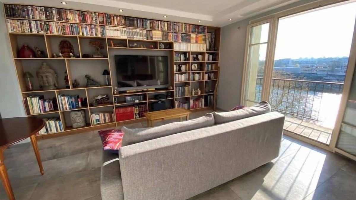Les Gondoles Apartment | Sunny Flat & River Border view, 30min to Paris center