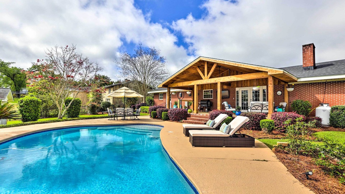 Marianna House | Sunny Florida Abode - Patio, Pool, & Fire Pit