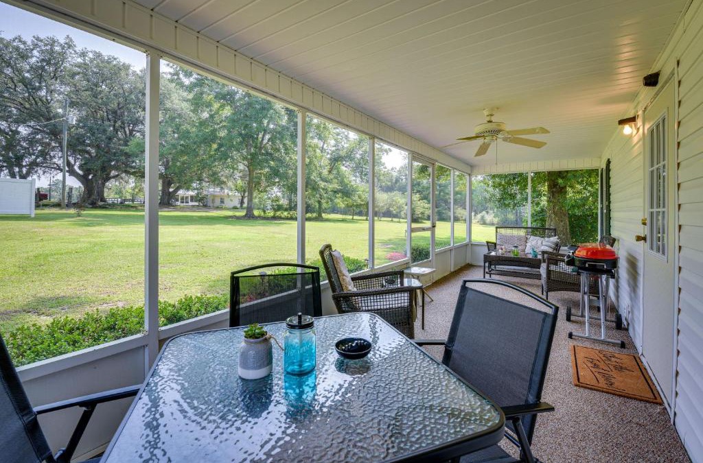 Washington County House | Sunny Florida Escape with Screened-In Patio and Grill!