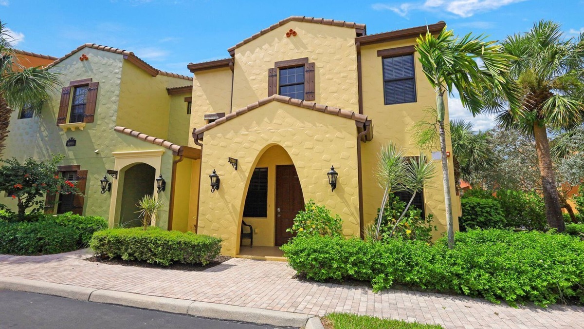 Ole Condo | Sunny Get Away in Ole at Lely, Naples in Cozy Townhouse.