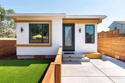 South Fair Oaks House | Sunny Guesthouse near Stanford w/Private Patio