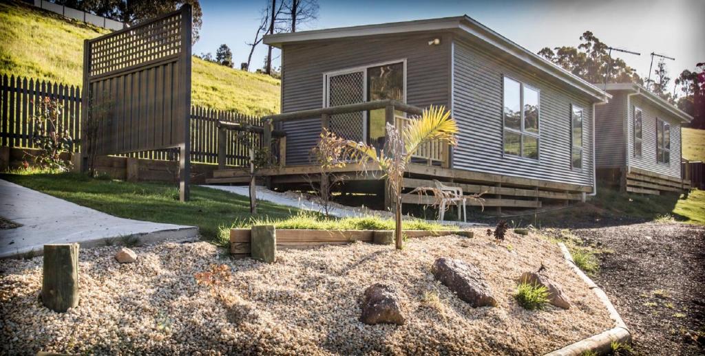 Penguin Ski Chalet | Sunny Gum