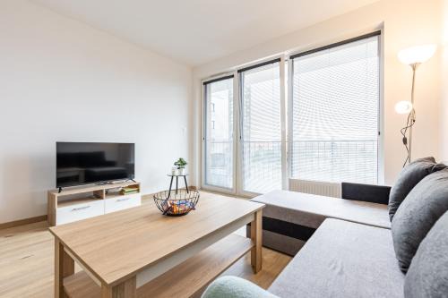 Raca House | Sunny Haven: Modern 2BR,Garage, WiFi,Stream