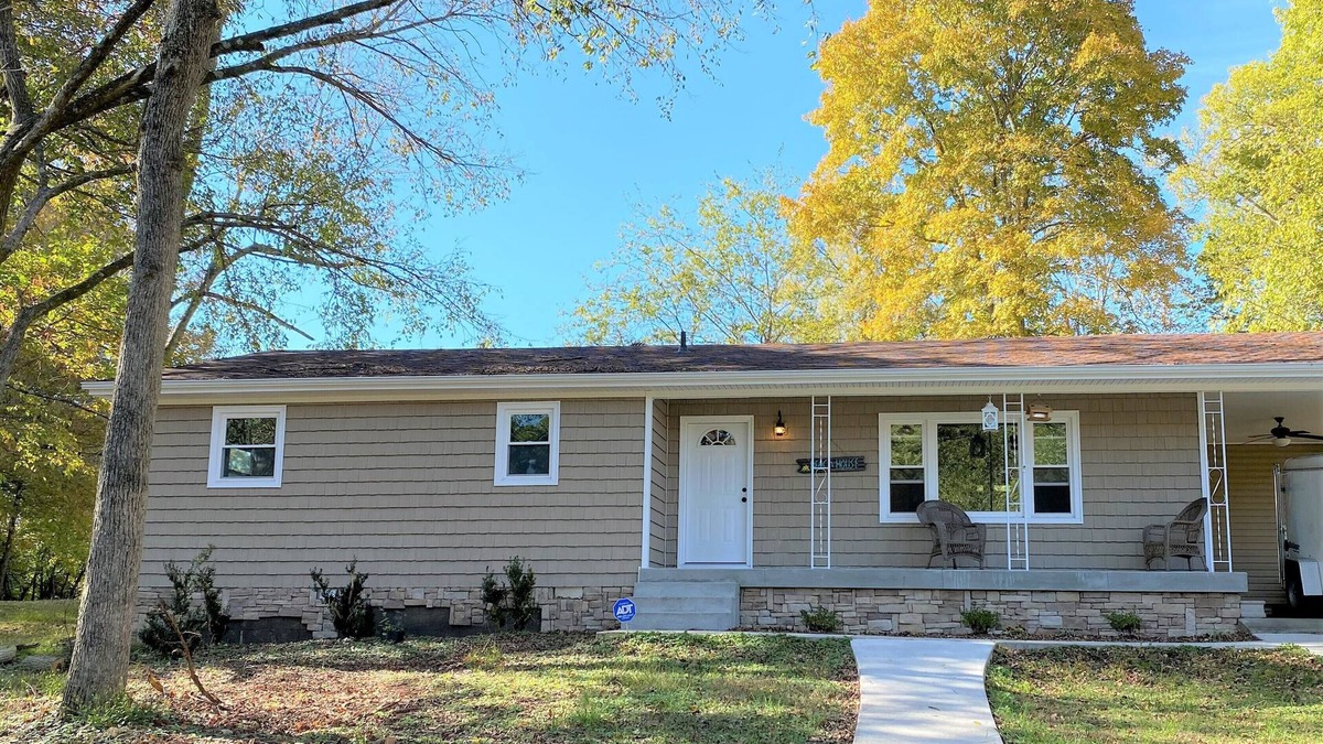 Cadiz House | Sunny home across from Lake Barkley, fenced yard patio w/grill convenient to LBL