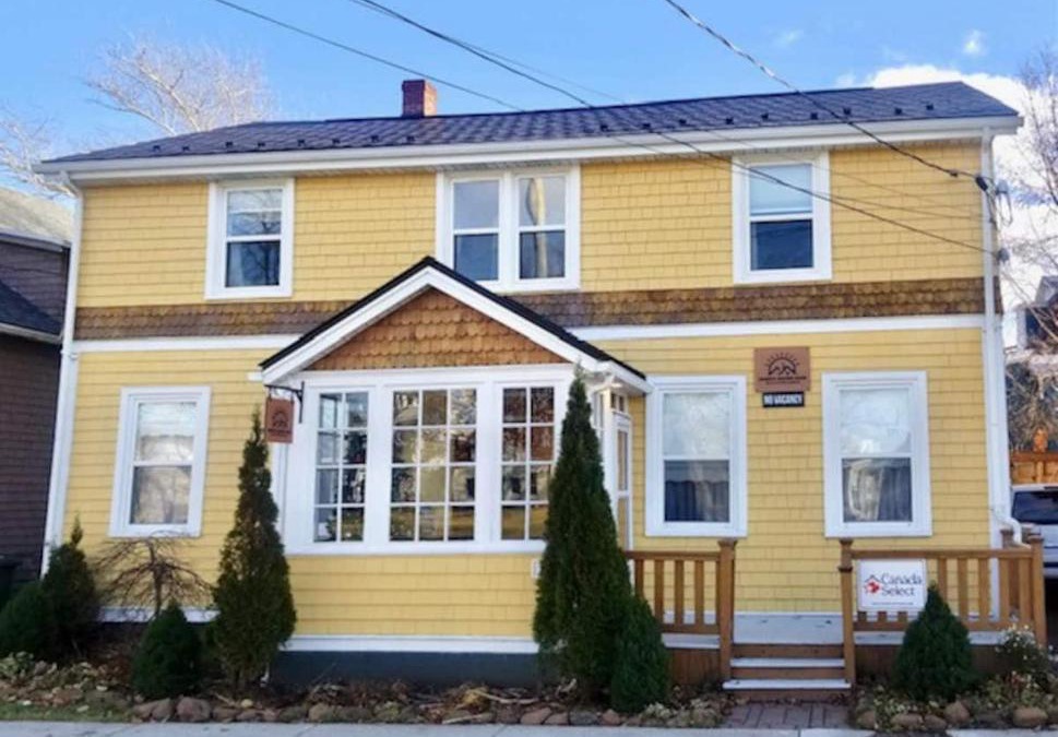Queens Square Bed & Breakfast | Sunny Home B&B