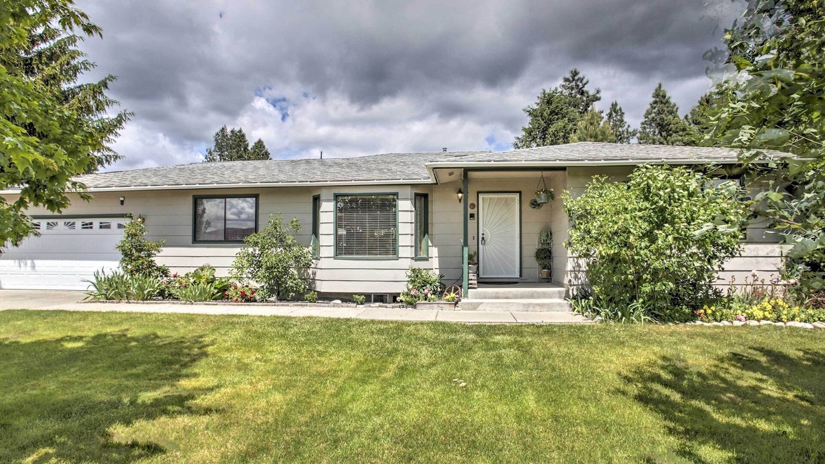Post Falls House | Sunny Home w/Patio < 10 Mi to Lake Coeur d'Alene