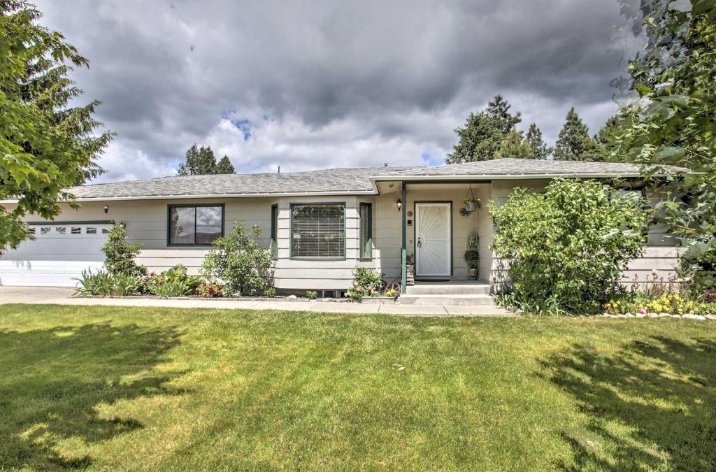 Post Falls House | Sunny Home with Patio Less Than 10 Mi to Lake Coeur dAlene