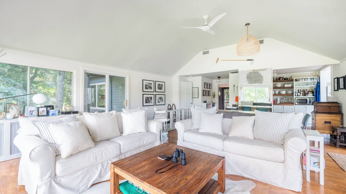 Putnam Valley House | Sunny house on Lake Oscawana