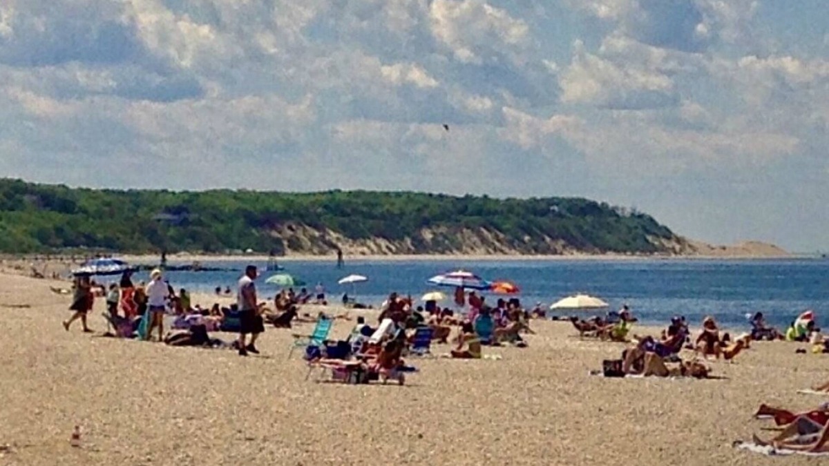 Sound Beach Apartment | Sunny, Immaculate 3 Bedroom Apartment in Sound Beach sleeps 7