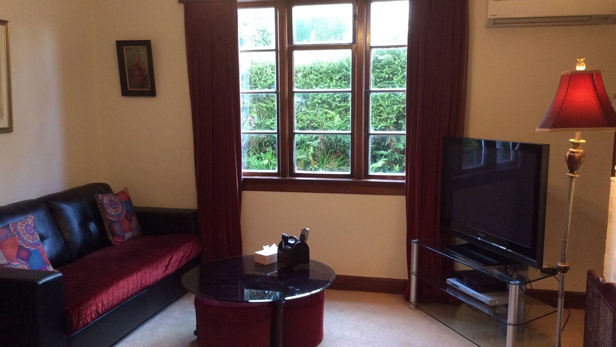Kaikorai Apartment | Sunny Inner City Accommodation - Roslyn, Dunedin