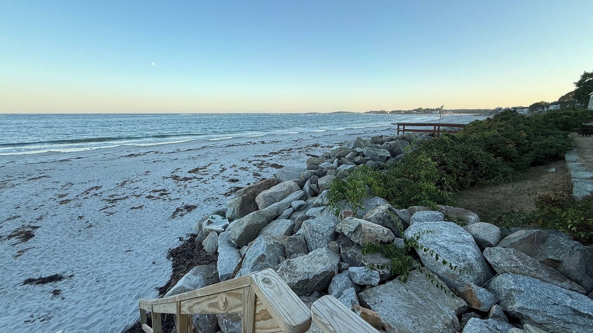 Kennebunkport House | Sunny Lighthouse - Goose Rocks