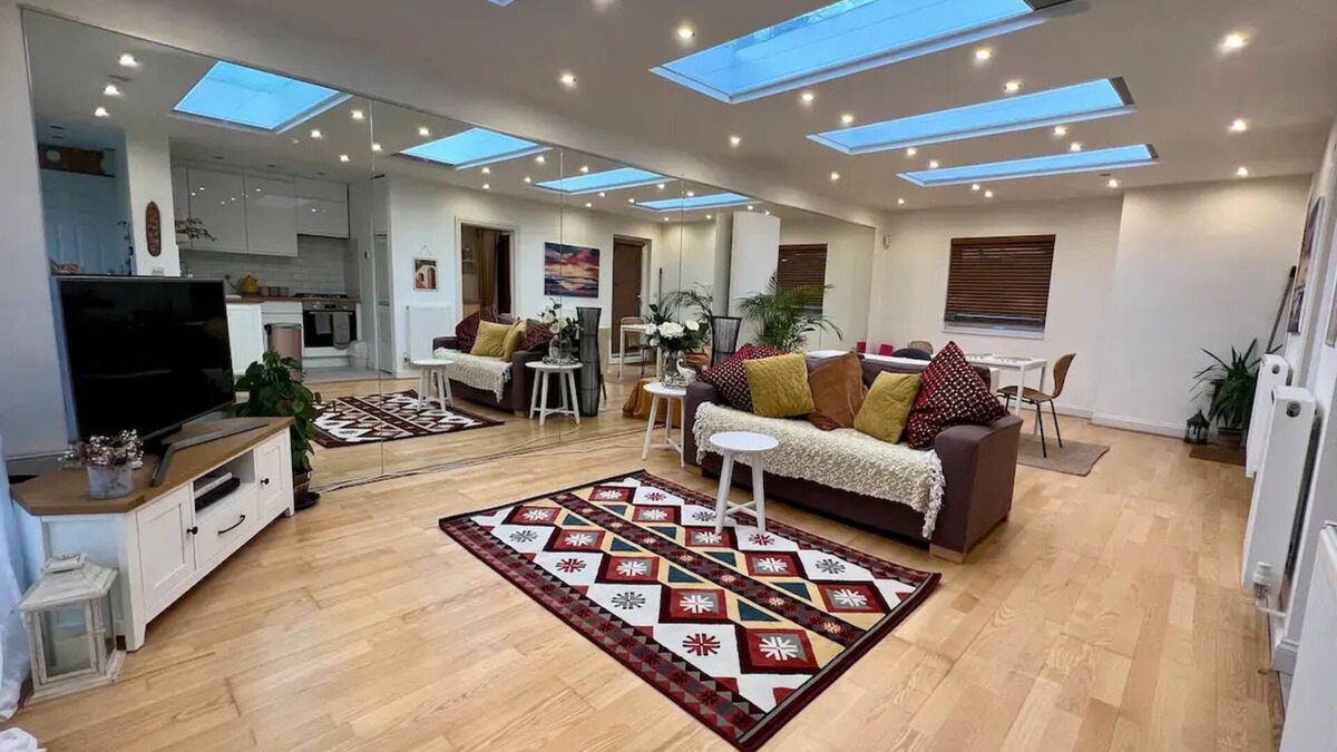 Seven Sisters Apartment | Sunny London Garden Apartment