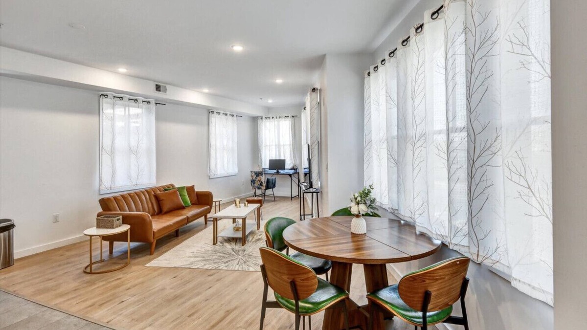 Central Business District Apartment | Sunny Luxury Apt. In Heart Of Newark!