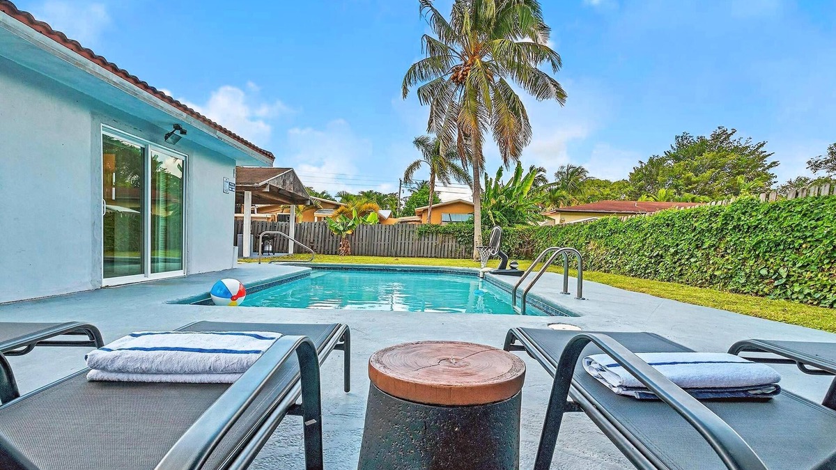 Miami Shores House | Sunny Miami Stay Pool BBQ Centrally Located Perfect for Families/Groups