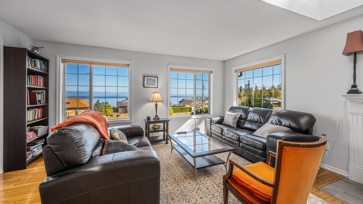 Courtenay House | Sunny Mid Island Paradise