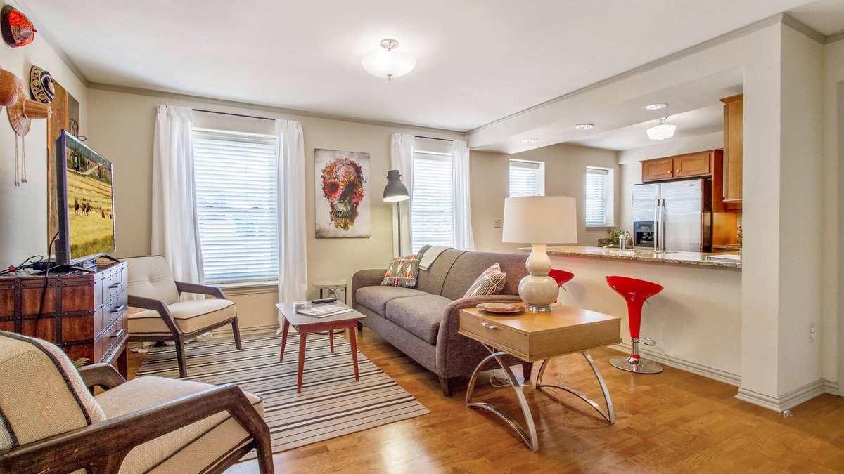 Midtown Apartment | Sunny Midtown 2BD/BA Central Location!