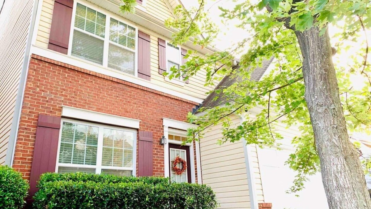 Gwinnett Place House | Sunny&Modern 4BR House w/Home Gym&Parking in Duluth -5 mins to I-85