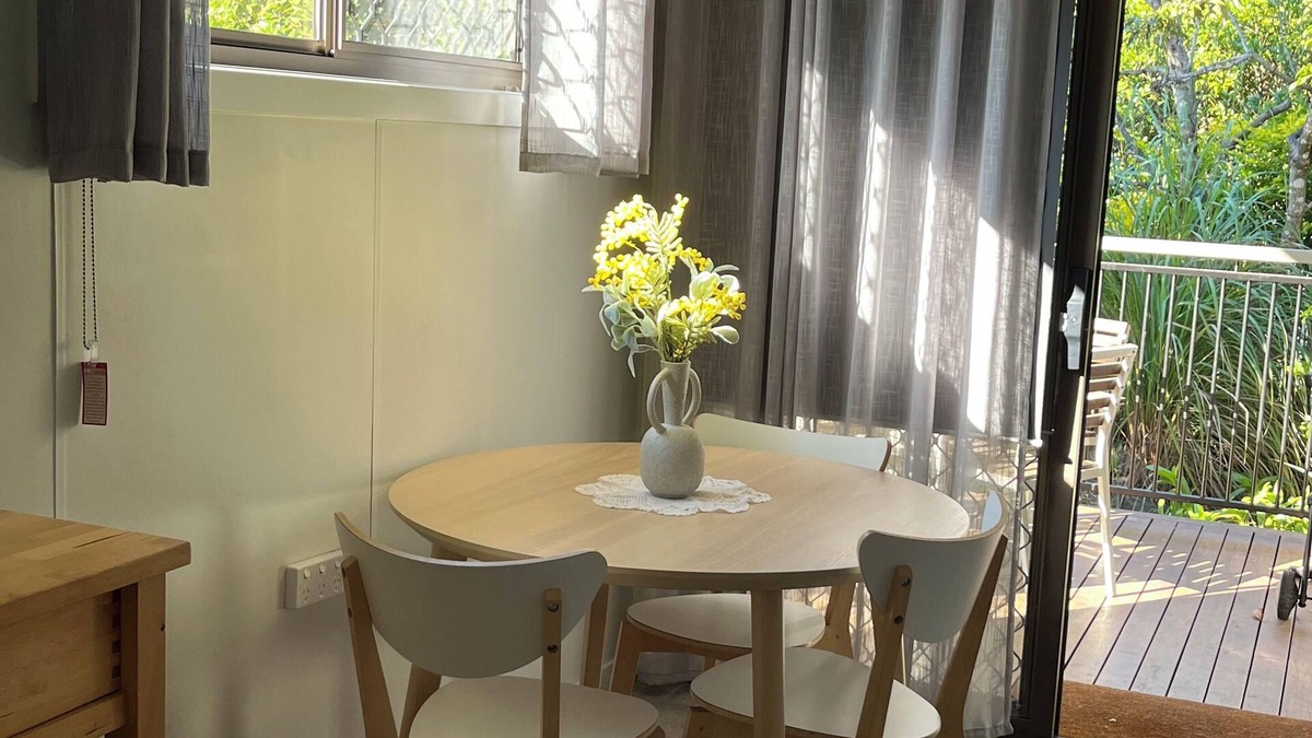 Daisy Hill Villa | Sunny, modern, and clean guesthouse in Daisy Hill, leafy and convenient location