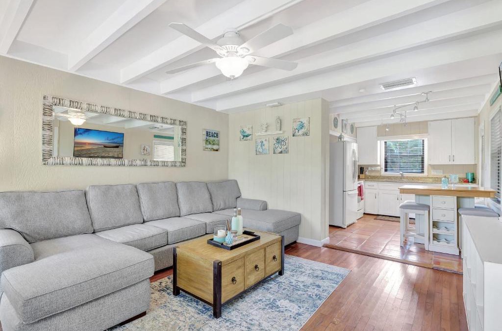 Central Naples House | Sunny Naples - Subtropical Oasis Cottage