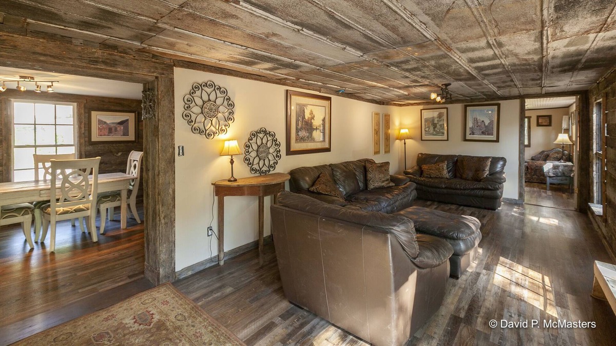 Millville House | Sunny Oaks lodge 4BR 2BA private entire lodge