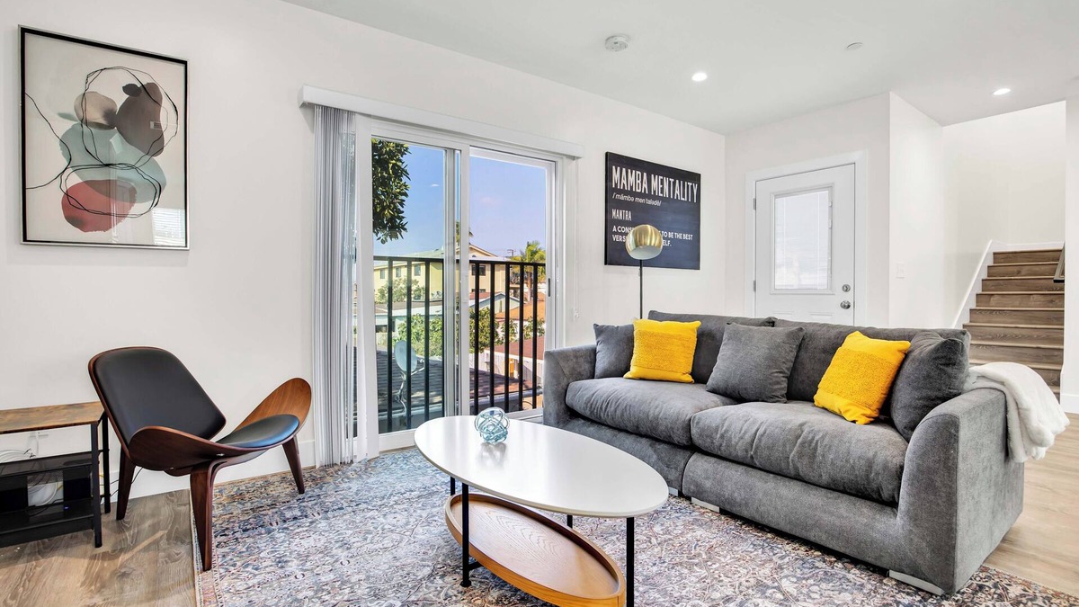 Hawthorne Apartment | Sunny Oasis Near LAX: Perfect for Travelers!