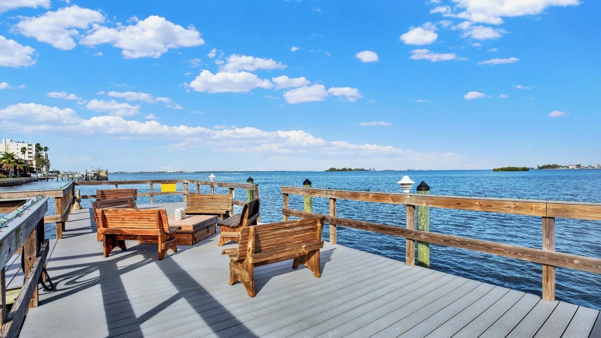 Palm Harbor Condo | Sunny Oasis Scape