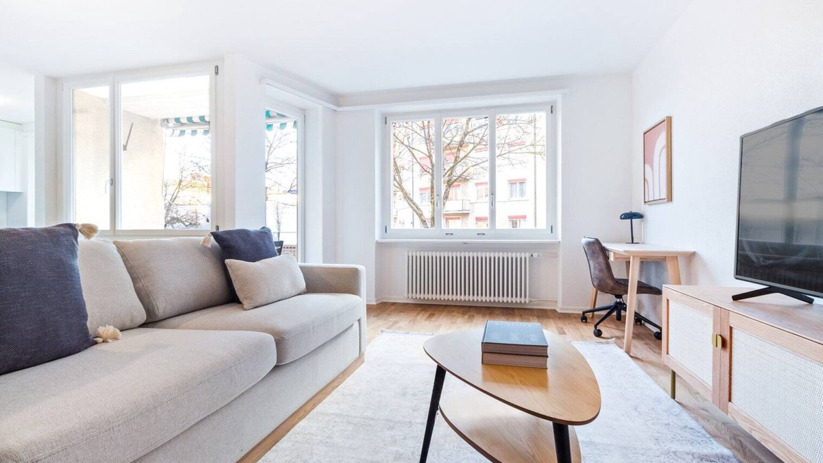 Oerlikon Apartment | Sunny Oerlikon 3.5 Room w/Balcony, 1min to Train Station, by Blueground