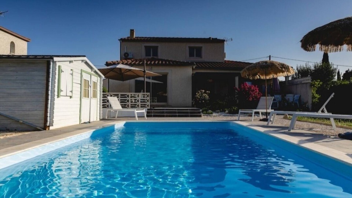 Millas House | SUNNY PARENTHESE VILLA WITH POOL AND GARDEN