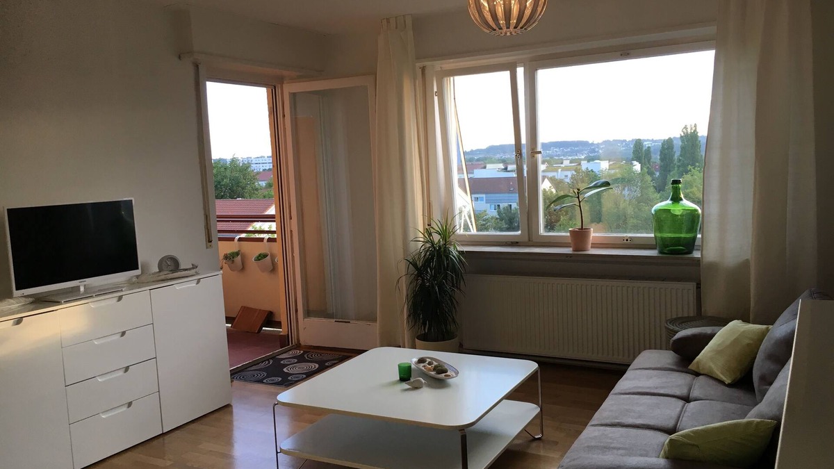 Fasanenhof Condo | Sunny penthouse, VERY good location, airport/trade fair with S-Bahn only 2 stops