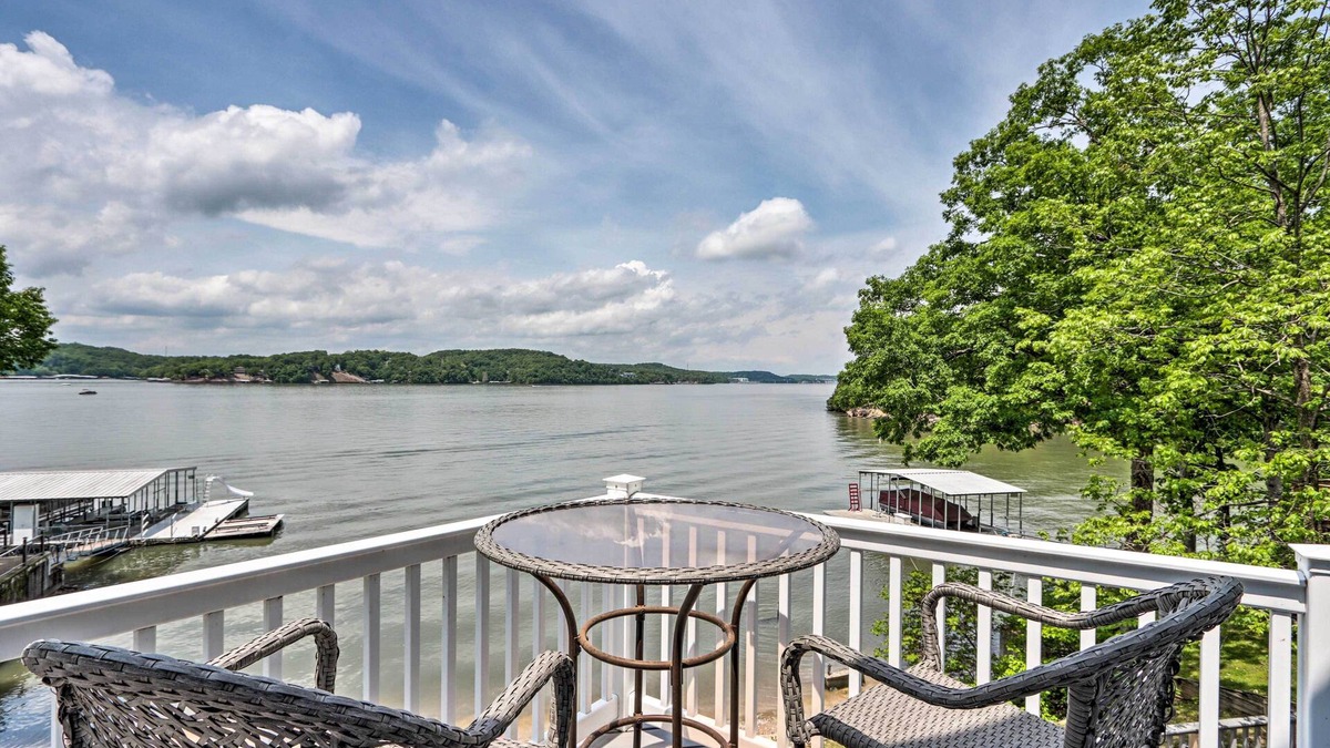 Sunrise Beach House | Sunny 'Providence Cottage' Retreat w/Dock, Kayaks