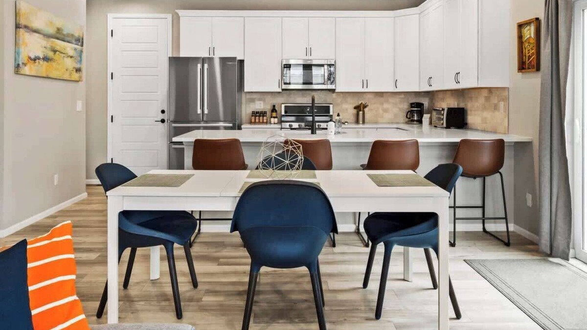 Westminster House | Sunny & Quaint Hidden Gem w/Office | Dog Friendly