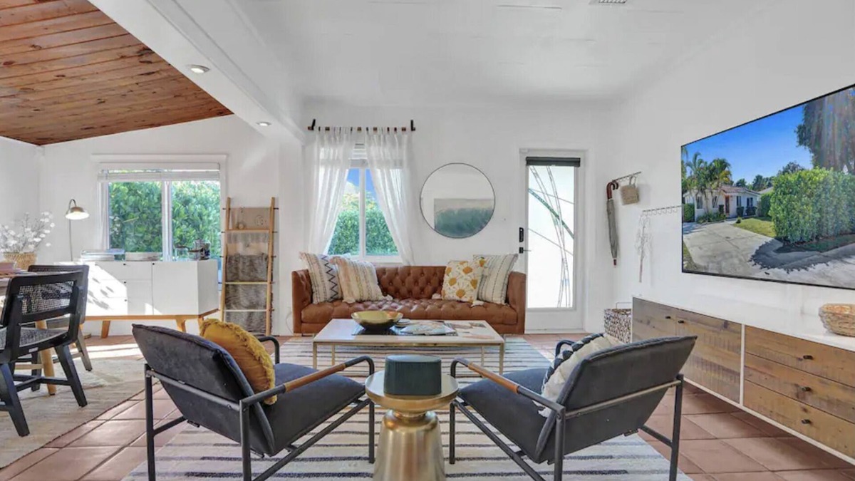 Edgewood House | Sunny Regards | BBQ & Fire Pit | 5 min to Airport