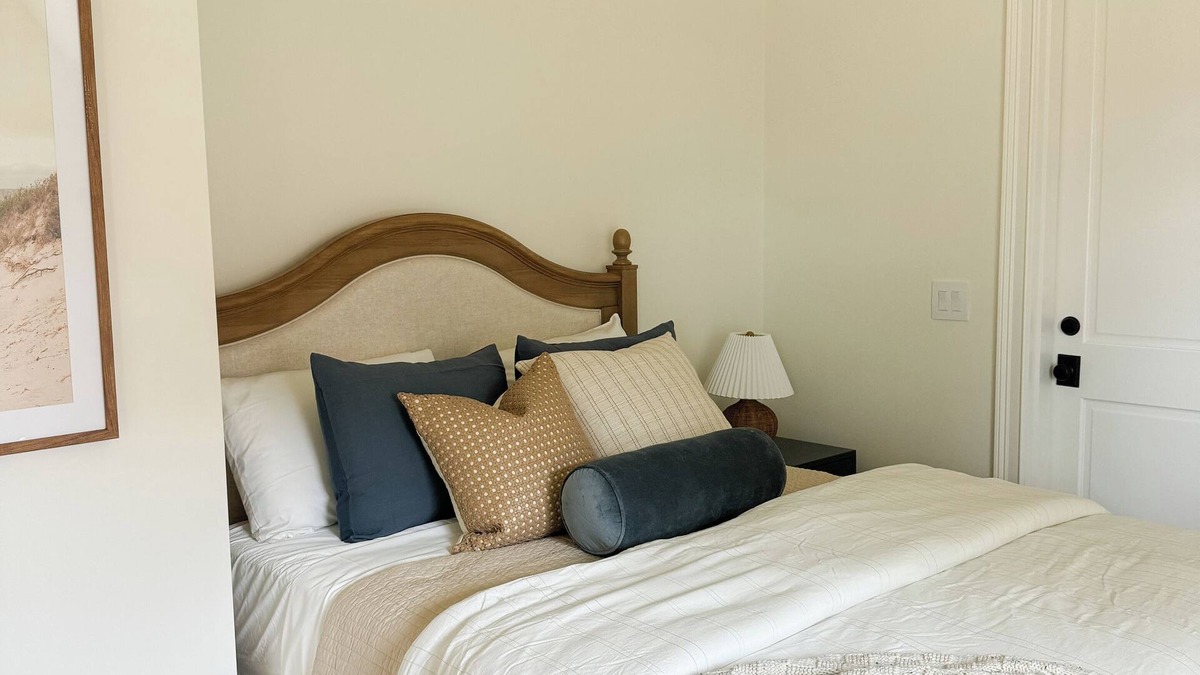 Newport East Apartment | Sunny Retreat Near 2 Beaches - Ideal Summer Stay for Couples & Families
