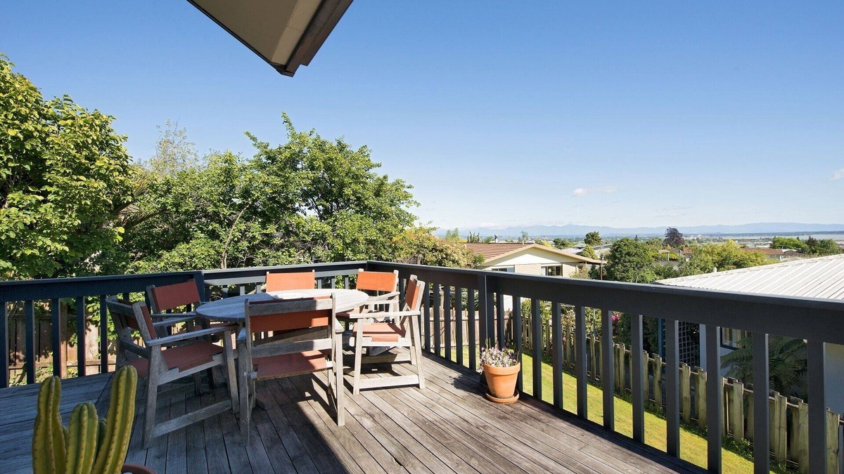 Richmond House | Sunny Richmond Holiday Home - All-day sun & sea views
