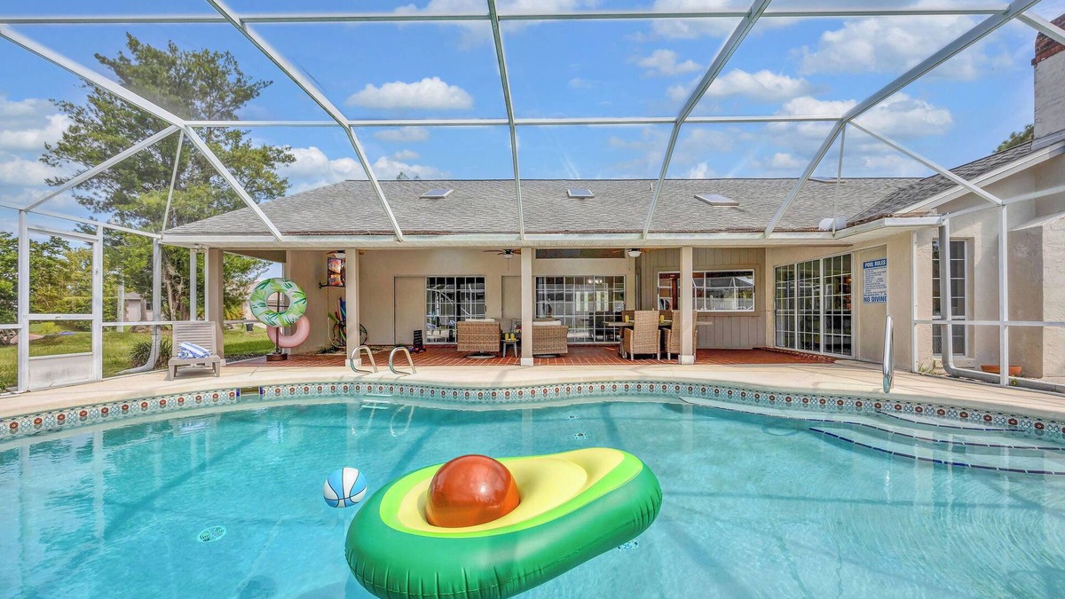 Palm Harbor House | Sunny Sanctuary W Salt Water Pool & Game Room! 10 minutes to beach