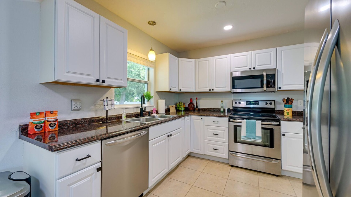 Sarasota Cottage | Sunny Sarasota Home w/Private Yard & Fire Pit!