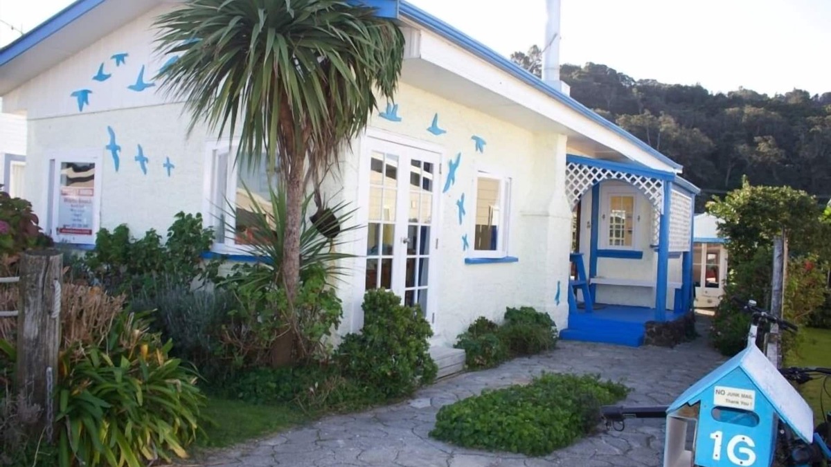 Waihi Beach House | Sunny, Sea View, Retro, North End - Beach 100m