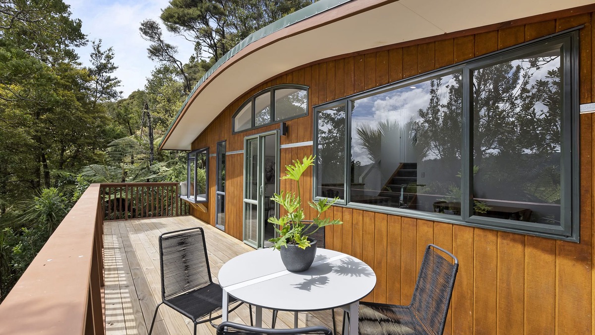 Bethells Beach House | Sunny, Sheltered And Minutes From The Beach