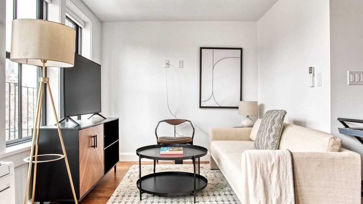 Columbus Apartment | Sunny South End 1BR w/in-unit W/D, steps to restaurants, by Blueground